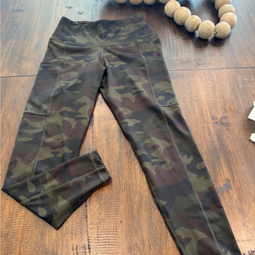 NWOT Banana Republic Camouflage Leggings~size small Petite-length 24”